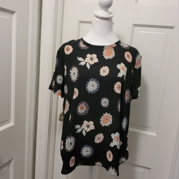 LOFT Tops - LOFT Black Floral Print S/S Blouse Size Large, Business Casual, Lightweight